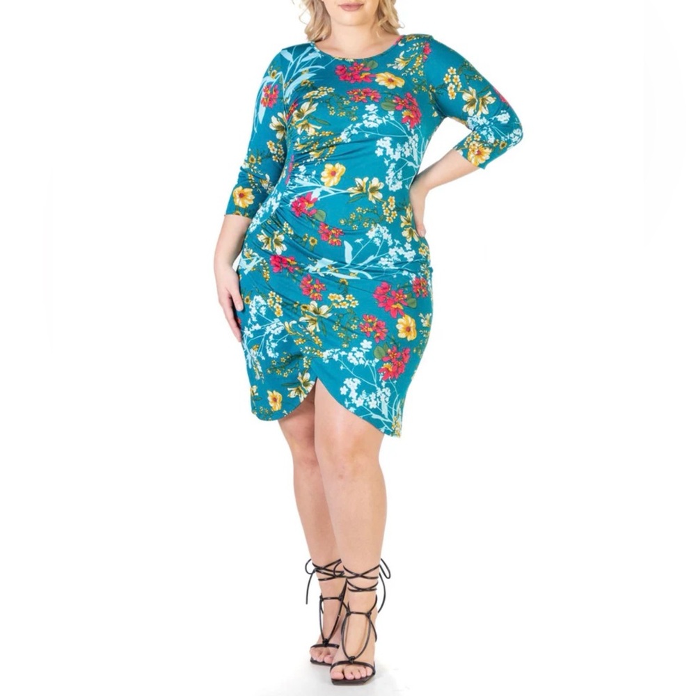24SEVEN COMFORT APPAREL Women's Plus 1X Multi Floral Tulip Ruched Dress